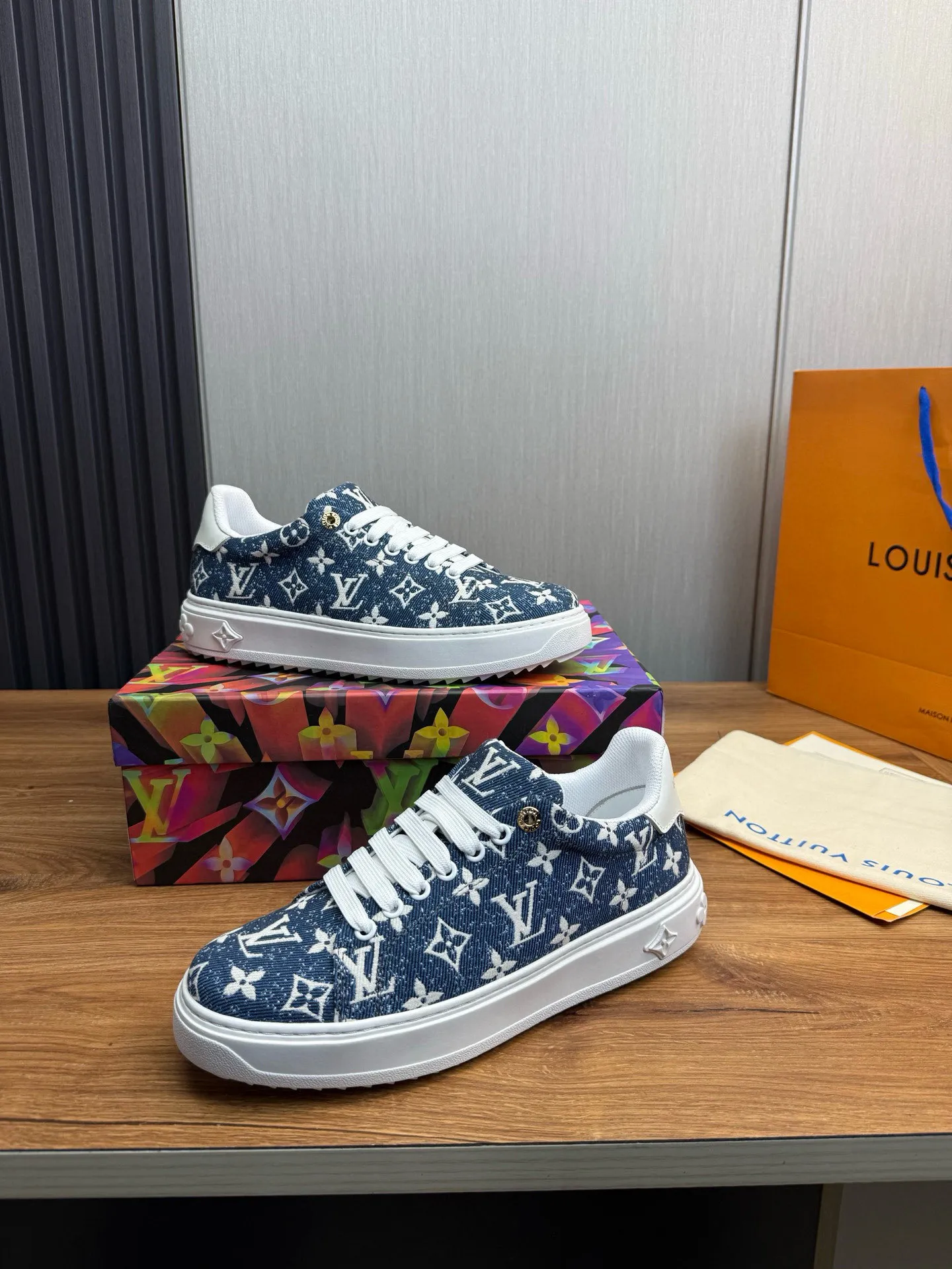 Factory price: 520💰LOUIS VUITTON [Louis VUITTON] The new trendy Lv is on the market🎁, casual and fashionable men's shoes👟The upper is made of imported original fabric + cowhide mesh lining, the original wear-resistant rubber outsole, the version is simple and elegant, exclusive for trendy men. Code number: 38-44, customized 45, 46